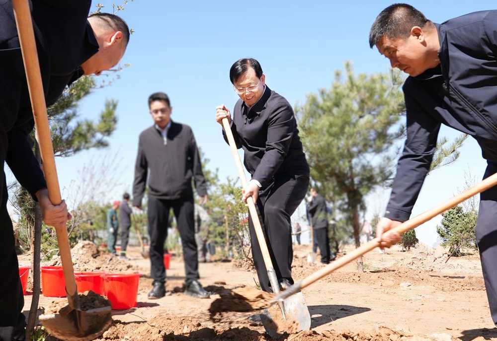 市四套班子領(lǐng)導(dǎo)參加義務(wù)植樹(shù)活動(dòng) 深入踐行習(xí)近平生態(tài)文明思想 不斷厚植美麗朔州生態(tài)底色