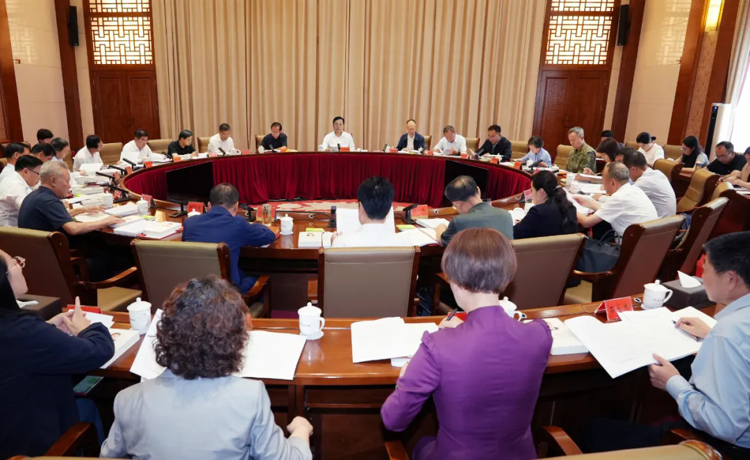 市委理論學(xué)習(xí)中心組舉行專題學(xué)習(xí)